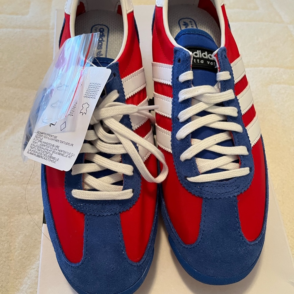 NWT Adidas sneakers Beautiful! Fits size 7.5 -8